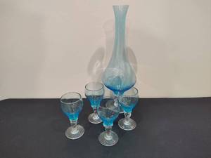 lot 43 image: Turqoise Glass Barwar Set