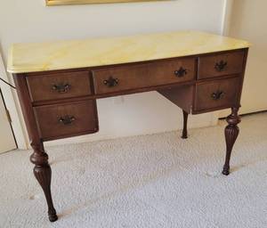 lot 325 image: Ladies Antique Writing Desk with Faux Finish