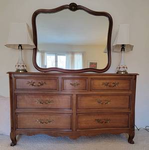 lot 13 image: Kindel Mahogany French Provincial 7 Drawer Dresser and Mirror