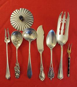 lot 6 image: Sterling Silver Flatware Assortment  157 grams