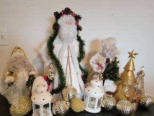 lot 302 image: White and Gold Santa Holiday Collection