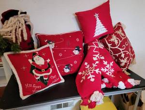 lot 305 image: Christmas Pillows and Throw Rug Collection