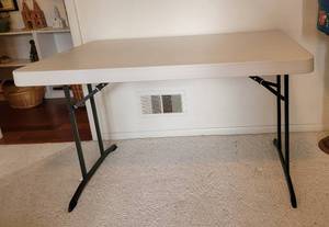 lot 252 image: White Lifetime Commercisl Folding Table  48 x 30