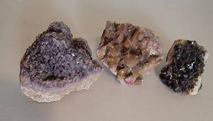 lot 290 image: Naturalist Geode Sample Collection  Amethyst  Dog Tooth Calacite