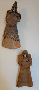 lot 114 image: 1978 Linda Holmes Signed Ceramic Pottery Wall Sculptures
