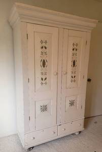 lot 160 image: Primitive Folk Art Painted Pantry Cabinet