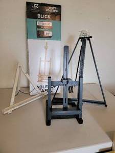 lot 71 image: Table Top Artist Easel Assortment