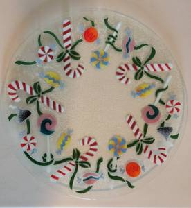 lot 307 image: Peggy Carr Art Glass Candy Cane Charger