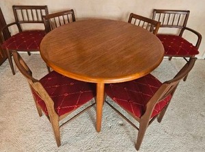 lot 4 image: Danish Modern Retro Dining Set