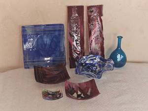 lot 231 image: Art Glass Serving Tray Group