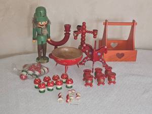 lot 126 image: Collection of 1950s Swedish Christmas Decorations (Mushrooms, Nut bowl, Candle Holder)