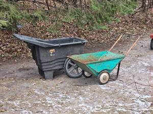 lot 225 image: Garden Wheel Barrel Bundle
