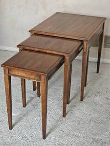 lot 89 image: Heritage Furniture Contemporary Nesting Tables