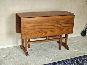 lot 80 image: Vintage Mission Gate-Leg Table