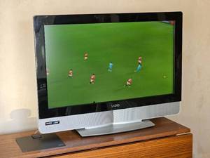 lot 354 image: Vizio 32 Inch TV