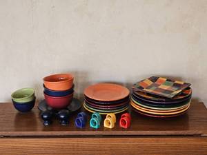 lot 354B image: Caracas Colored Plateware
