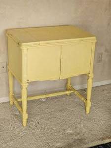 lot 215 image: Vintage White Rotary Sewing Machine & Table