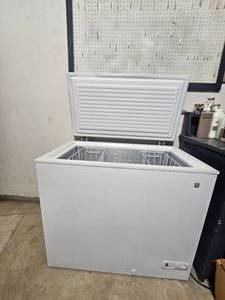 lot 407 image: GE 7 Cu.Ft. Chest Freezer
