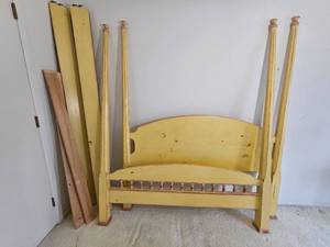 lot 55 image: Cottage Chic 4 Poster Bed Frame