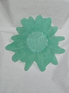 lot 363 image: Vintage Pulled Art Glass Bowls
