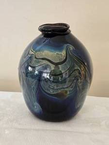 lot 30 image: SIGNED Studio Art Glass Vase - Sarah Cooper