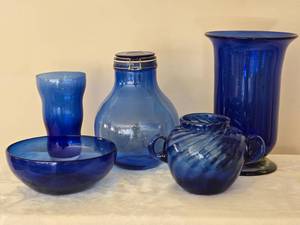 lot 154 image: Brilliant Vintage Cobalt Decor Glass Collection - (5) - B