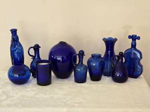 lot 153 image: Brilliant Vintage Cobalt Decor Glass Collection - (10) - A