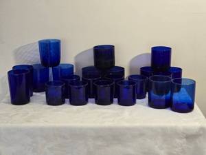 lot 144 image: Classic Vintage MCM Cobalt Glass Tumbler Collection - Several Styles - (22)