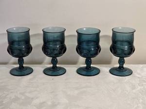 lot 140 image: Vintage Indiana Glass Royal Blue Kings Crown Wine Glass Set - (4)