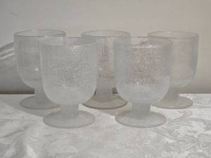 lot 137 image: Vintage MCM Frosted Water Glass Set