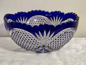 lot 135 image: Stunning Vintage Bohemian Cut-to-Clear Cobalt Glass Centerpiece