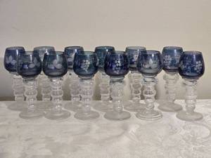 lot 134 image: Brilliant Mid-Century Modern Cut to Clear Indigo Champagne Glass Set - (12)