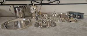 lot 366 image: Sparkling Silver Plate Serviceware Collection - (18)
