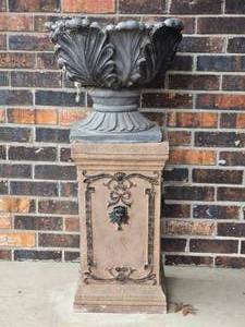 lot 183 image: Stunning Tuscan Outdoor Planter on Pedestal