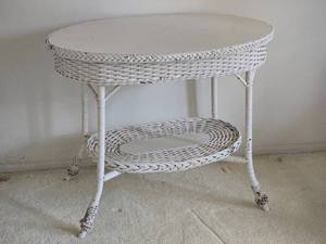 lot 179 image: Darling Vintage Wicker Accent Table