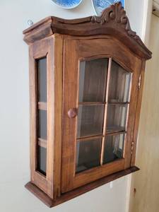 lot 45 image: Charming Carved Shell Finial Wall Mount Display Cabinet