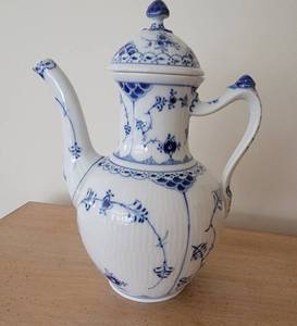 lot 43 image: Royal Copenhagen Half Lace Porcelain Teapot 519