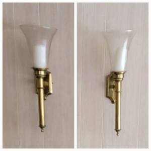 lot 46 image: Large Brass Colonial Glass Lantern Wall Sconse, pair