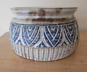 lot 63 image: Art Pottery Signed Hamilton 1972 Centerpiece Bowl