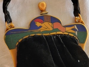 lot 73 image: Art Nouveau Velvet Cloche Purse with Arabic Fisherman Frame