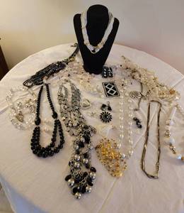 lot 92A image: Elegant Black and White Hued Jewelry Collection