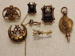 lot 74 image: Vintage Jeweled Gold Fraternity Sorority Pins  Beta Theta Pi and Delta Delta Delta