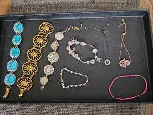 lot 16 image: Lot Of Assorted Bracelets