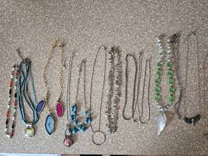 lot 25 image: Lot of Assorted Necklaces
