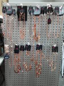 lot 47 image: 30 Assorted NEW Jewelry