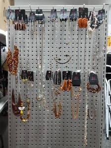 lot 46 image: 30 Assorted NEW Jewelry