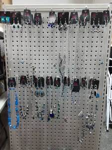 lot 48 image: 30 Assorted NEW Jewelry
