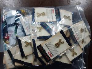 lot 39 image: LG Lot of KENTE African Pins & Misc