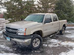 lot 1 image: 2003 Chevrolet 2500HD, 4x4, 6.0L Crew Cab (INTERIOR PHOTOS ADDED)