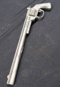 lot 6 image: ANTIQUE LONG BARREL BUFFALO BILL CAP GUN